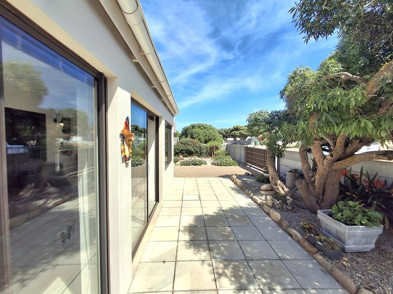 3 Bedroom Property for Sale in Britannia Bay Western Cape
